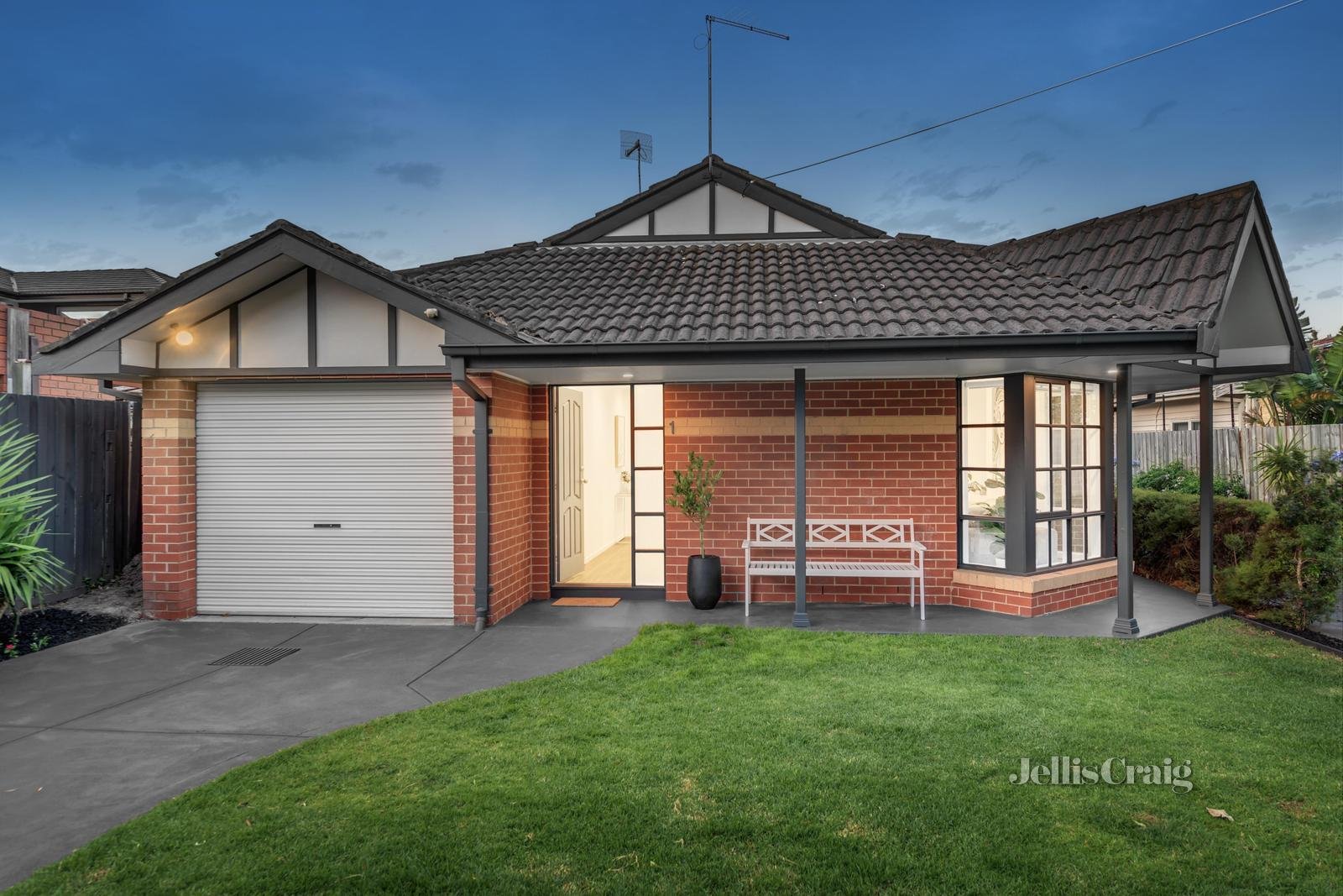 1/1 Atkinson Street, Bentleigh image 1