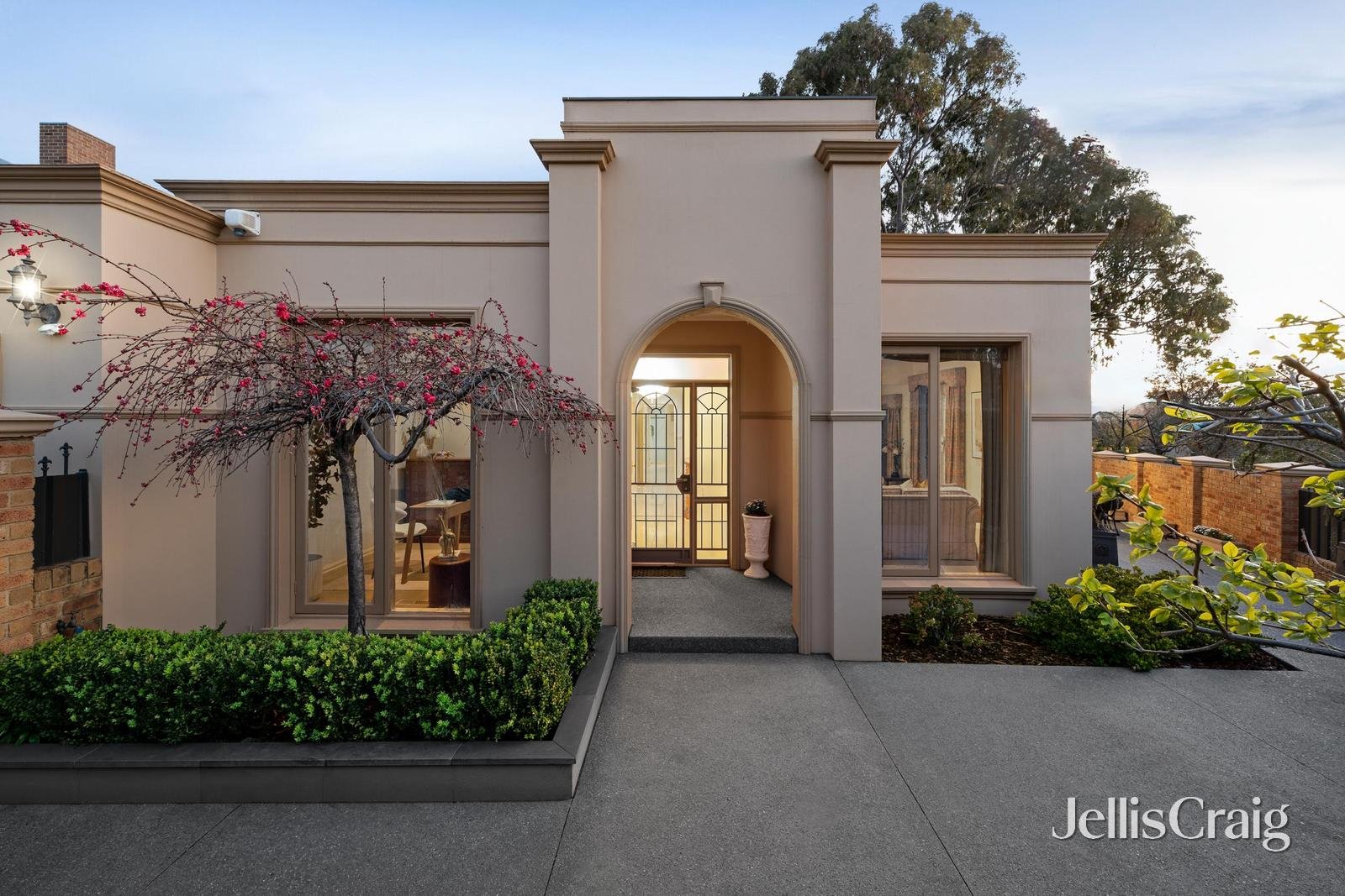 11 Augustus Rise, Templestowe image 2