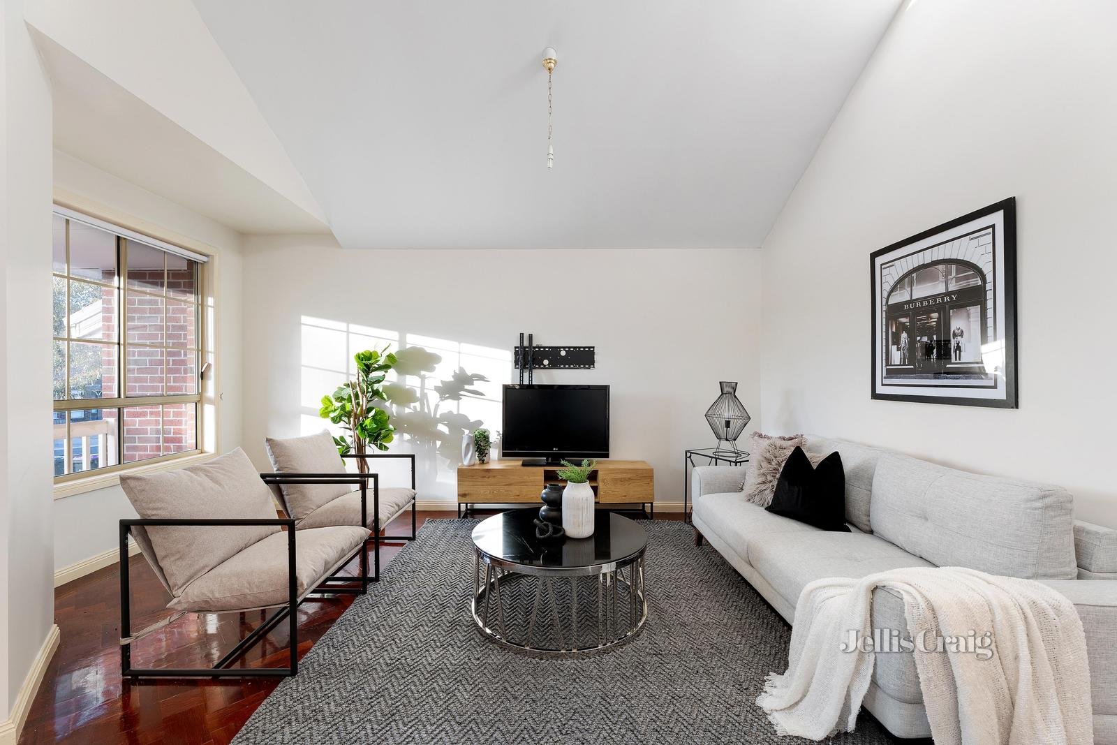 11 Avion Rise, South Morang image 2
