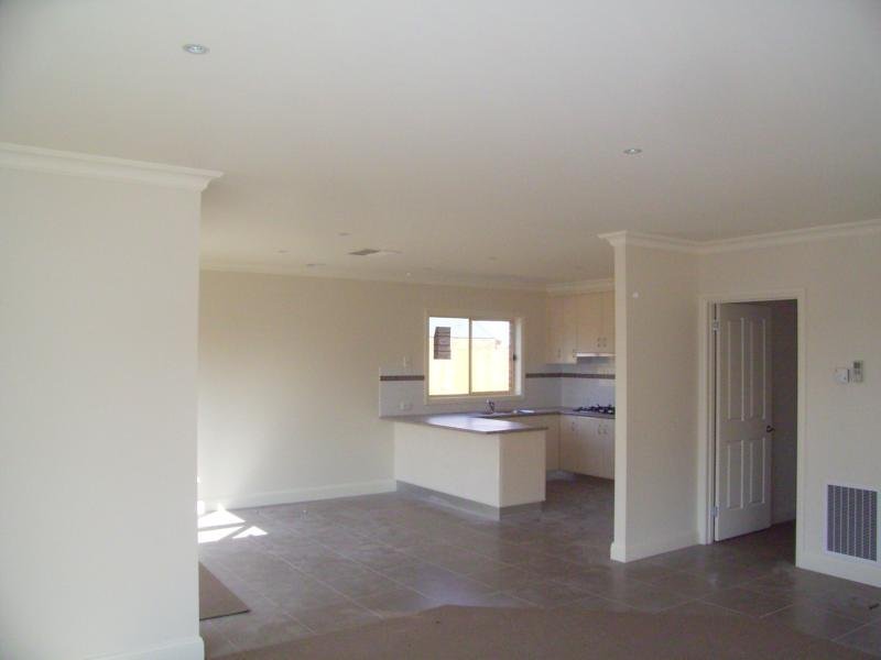 11 Bailey Street, Belmont image 2