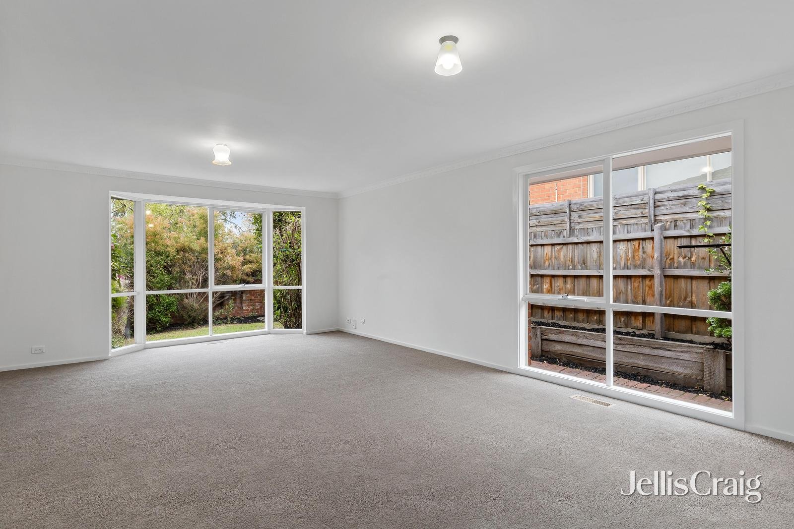 1/1 Baird Street North, Doncaster image 2