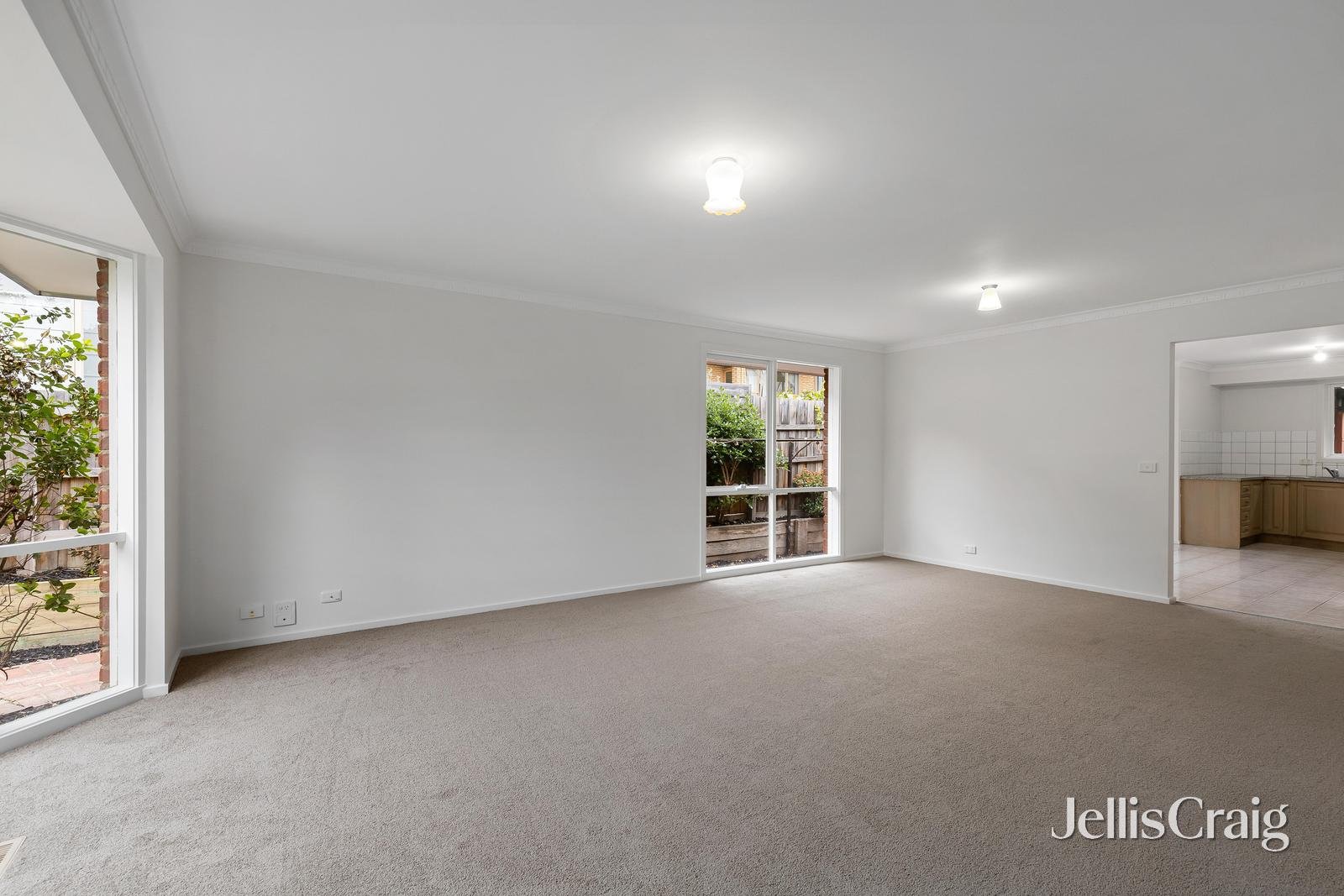 1/1 Baird Street North, Doncaster image 3