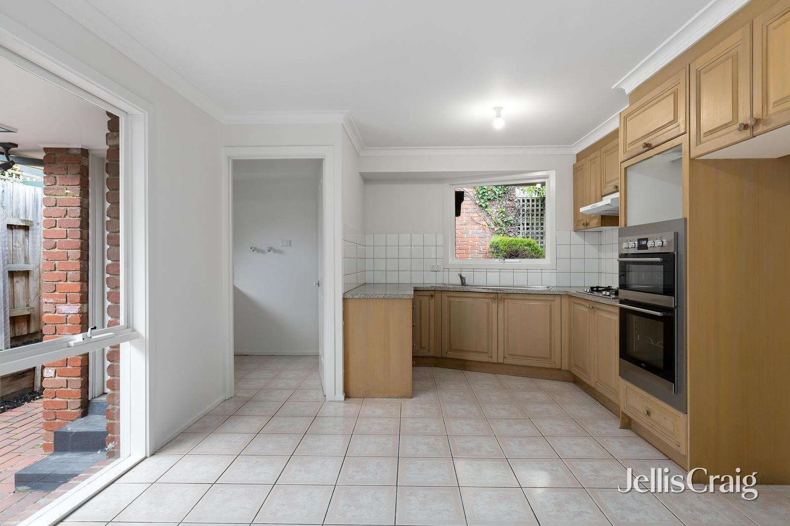 1/1 Baird Street North, Doncaster image 4