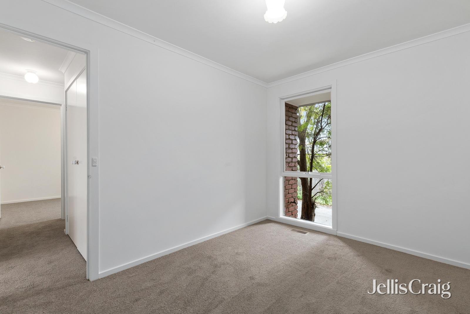 1/1 Baird Street North, Doncaster image 5
