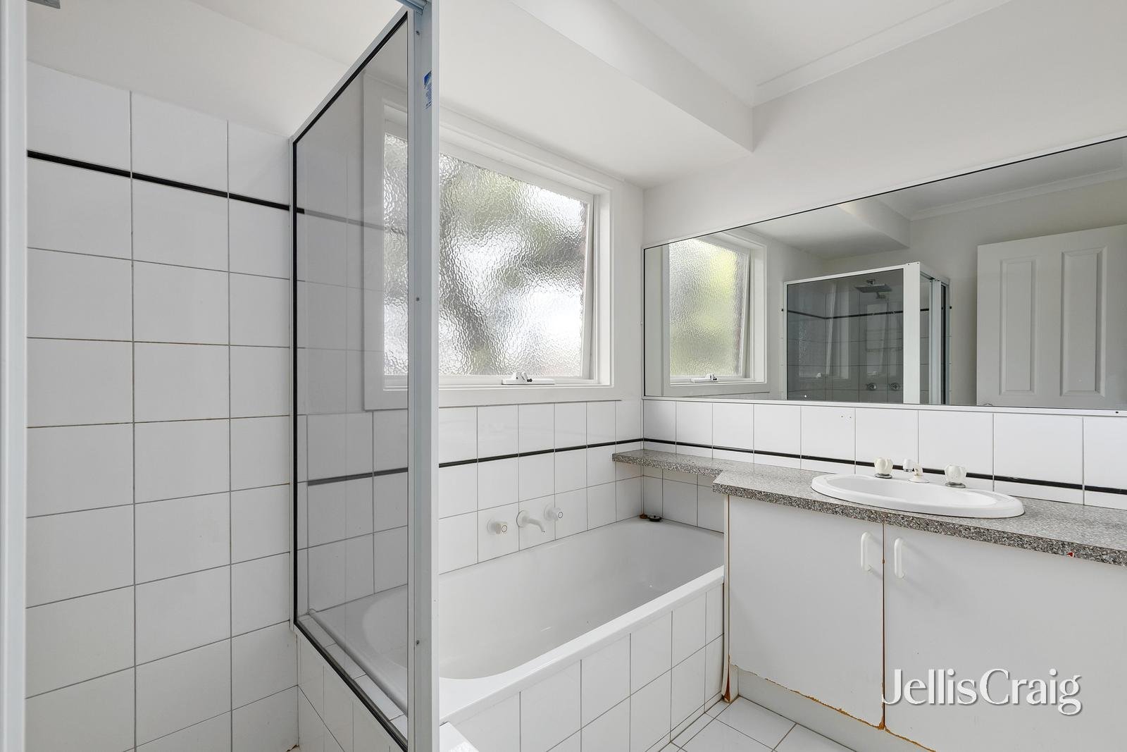 1/1 Baird Street North, Doncaster image 6
