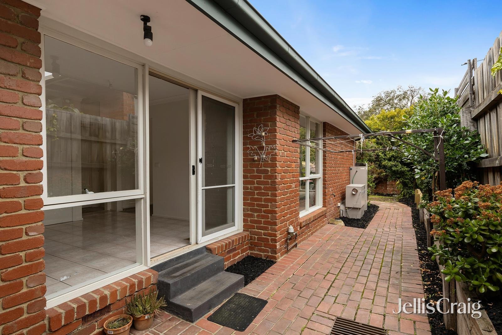 1/1 Baird Street North, Doncaster image 9