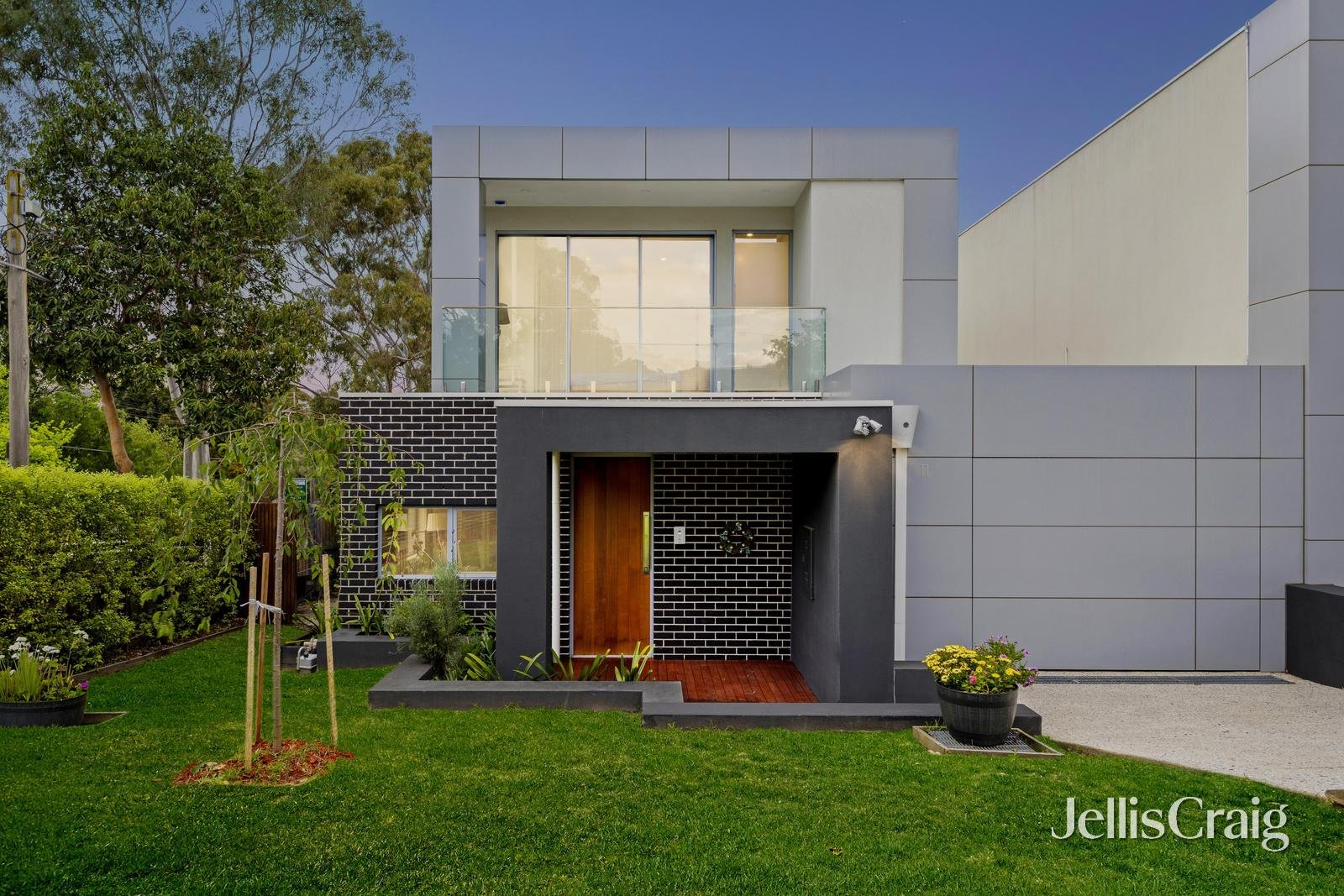 11 Bicton Street, Mount Waverley image 1