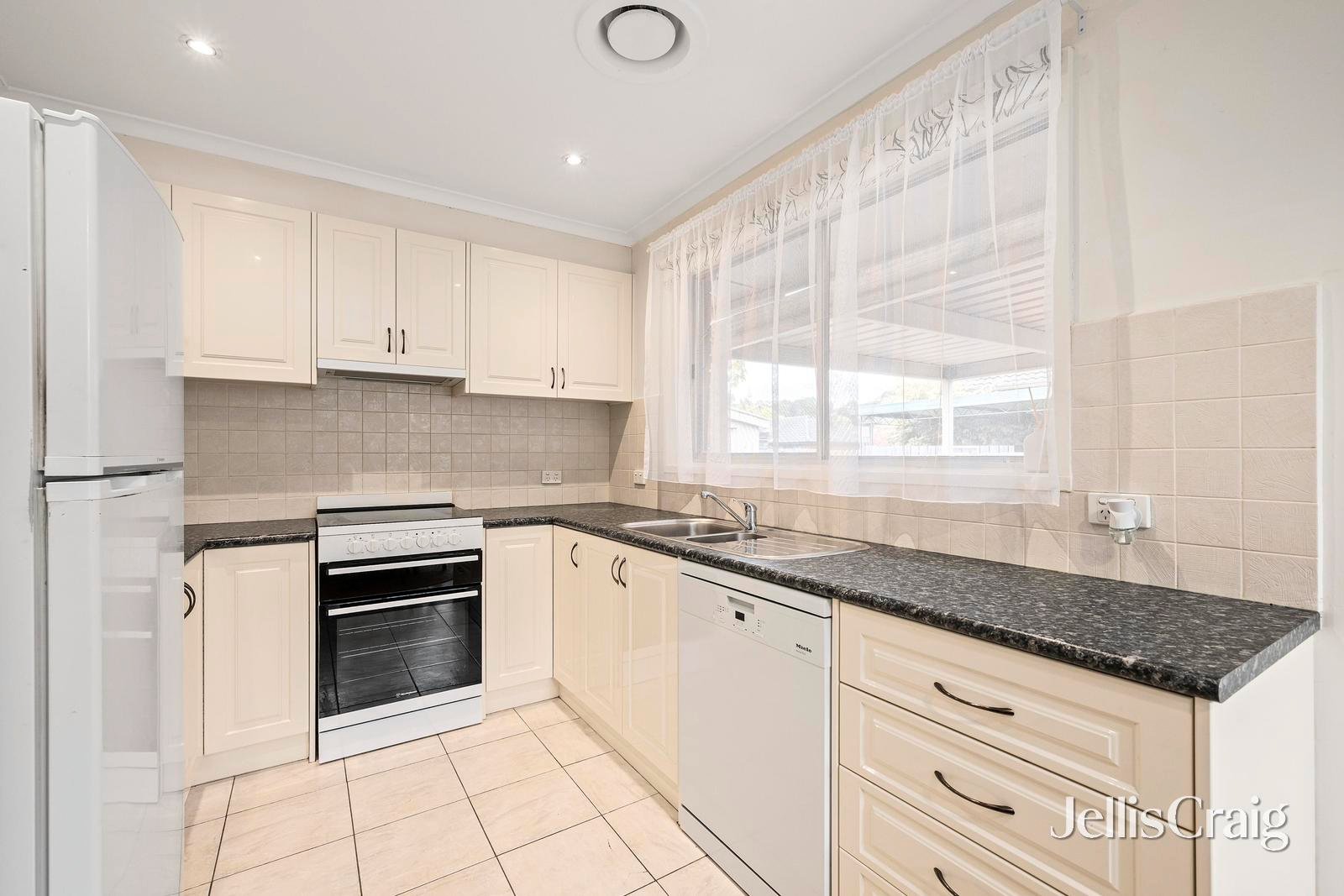 11 Birkenhead Drive, Kilsyth image 3