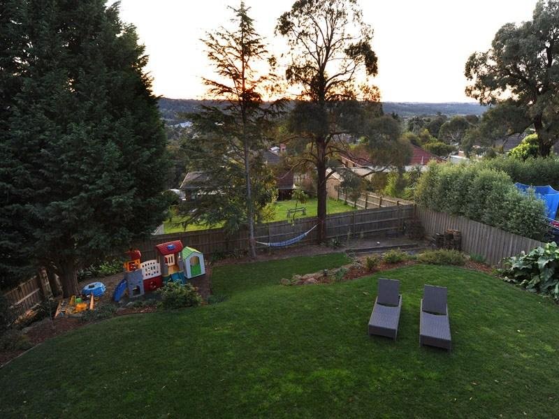 11 BLUEBERRY Road, Mooroolbark image 2