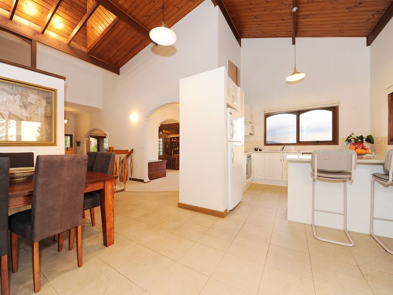 11 BLUEBERRY Road, Mooroolbark image 7