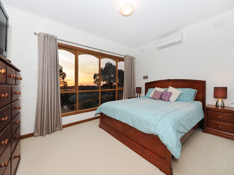 11 BLUEBERRY Road, Mooroolbark image 9