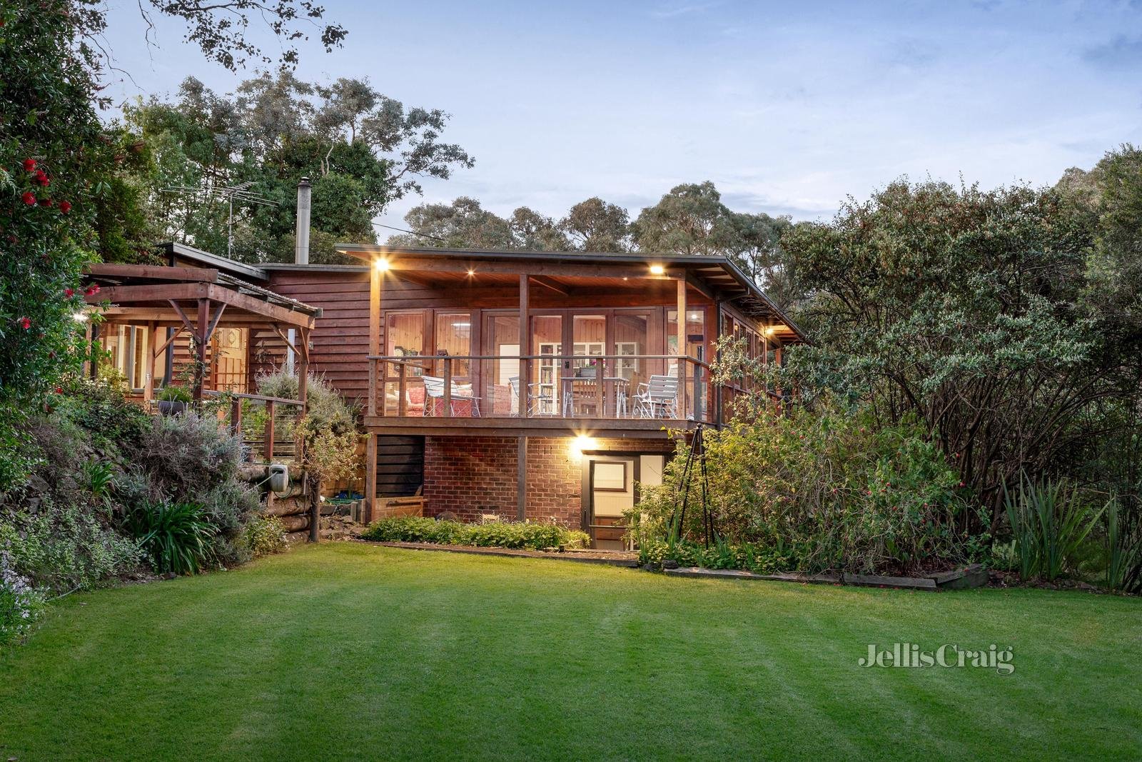 11 Bradleys Lane, North Warrandyte image 1