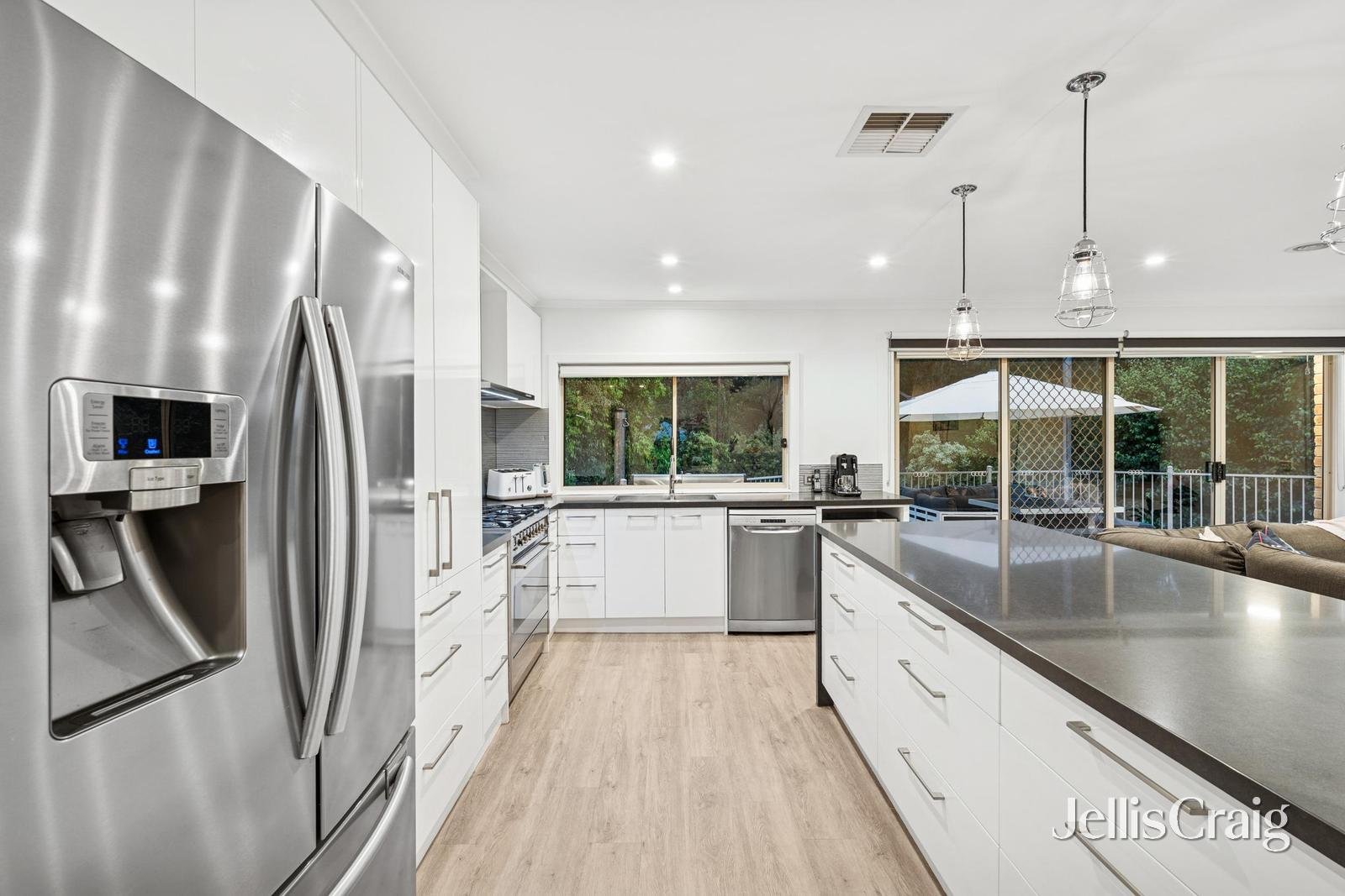 11 Bridget Court, Warranwood image 5