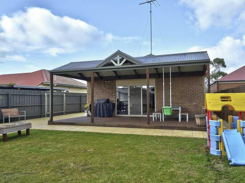 11 Bromley Street, East Geelong image 8