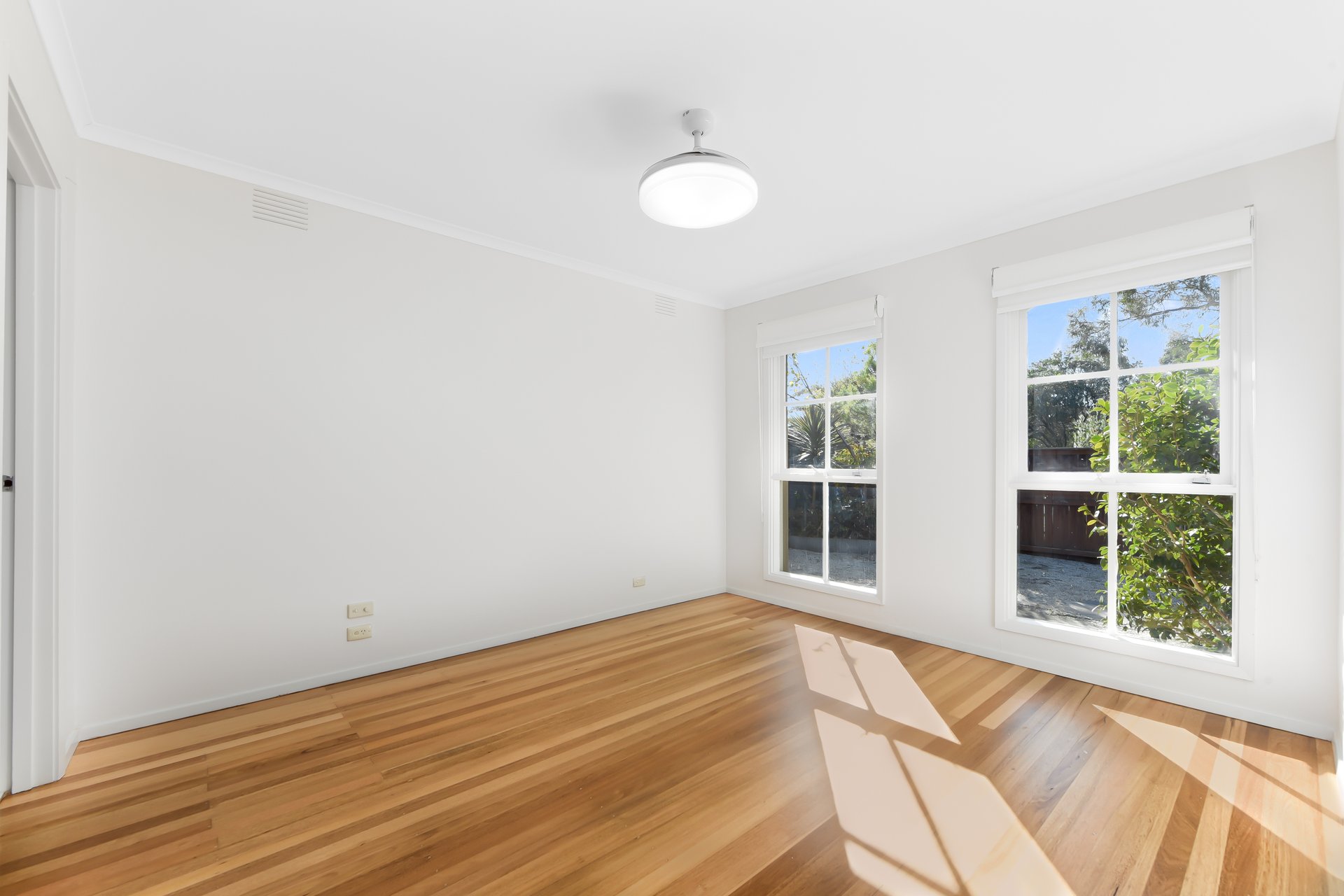 11 Burlington Crescent, Wantirna image 4