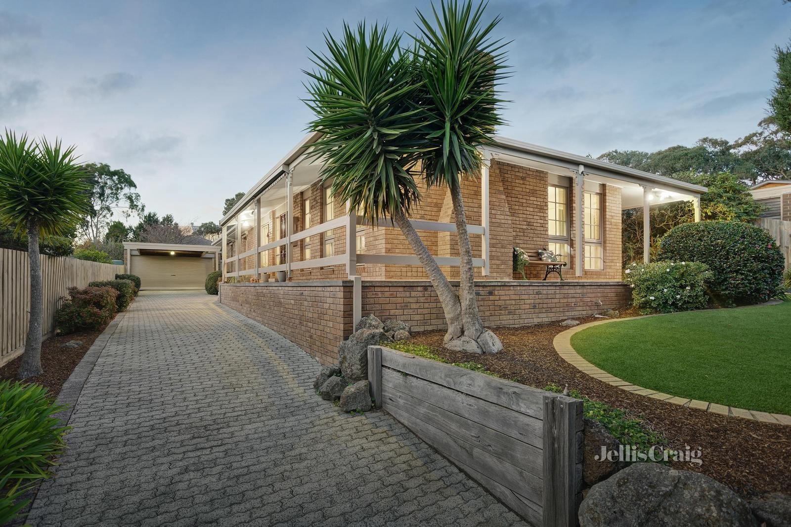11 Calendonia Drive, Eltham North image 2