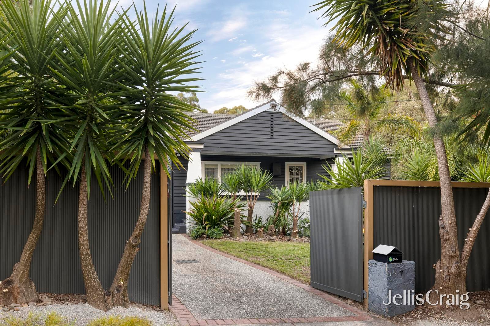 11 Campbell Road, Briar&nbsp;Hill image 1