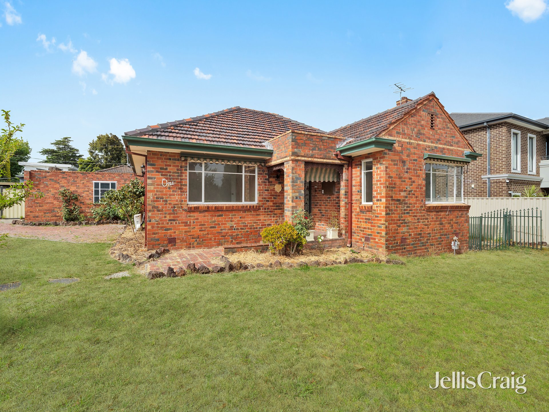 1/1 Carmel Avenue, Mount&nbsp;Waverley image 1