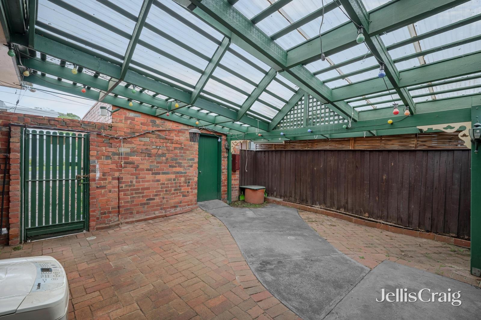 1/1 Carmel Avenue, Mount Waverley image 9