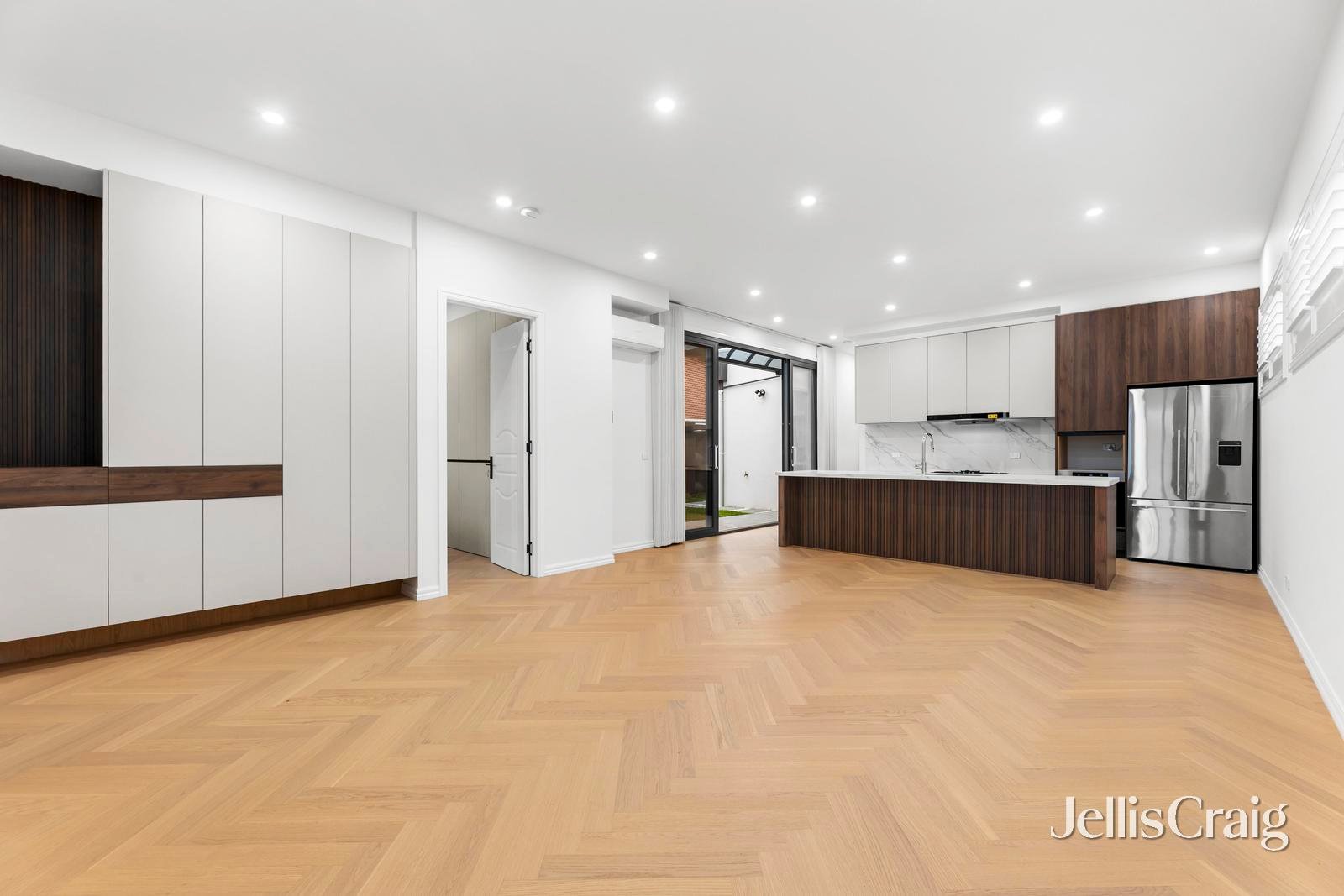1/1 Carmichael Court, Glen&nbsp;Waverley image 2