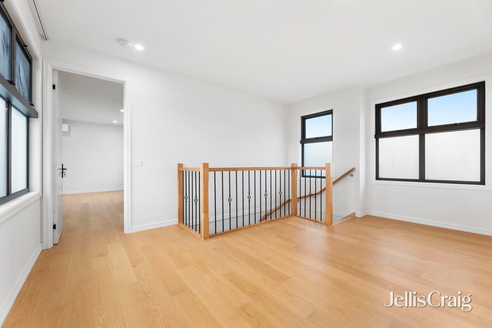 1/1 Carmichael Court, Glen&nbsp;Waverley image 7