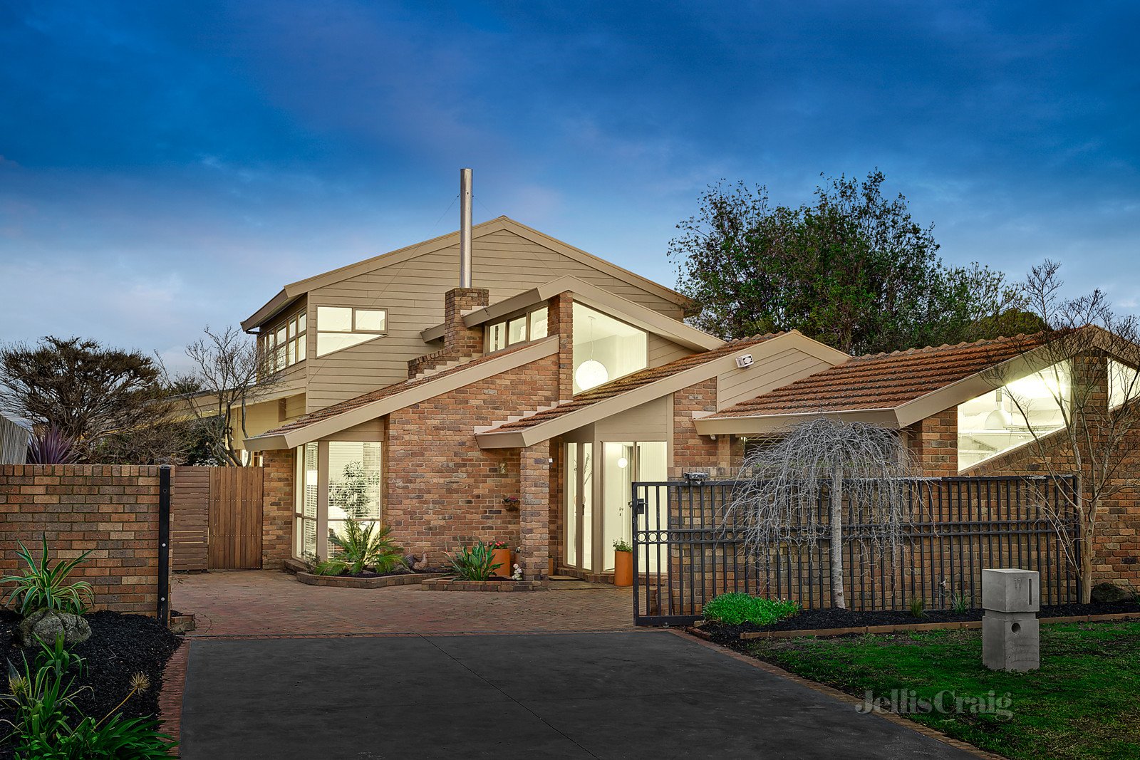 11 Carrington Court, Burwood East image 1