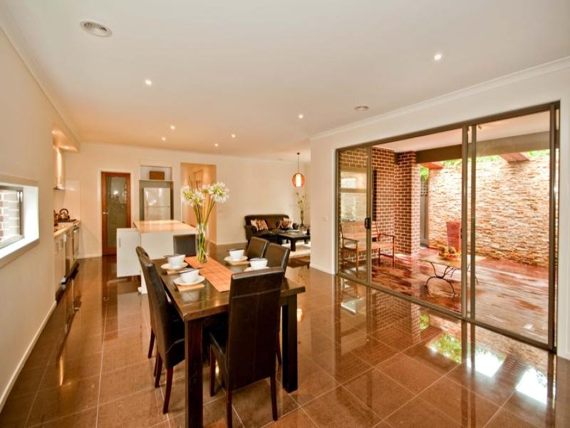11 Charles Street, Surrey Hills image 3