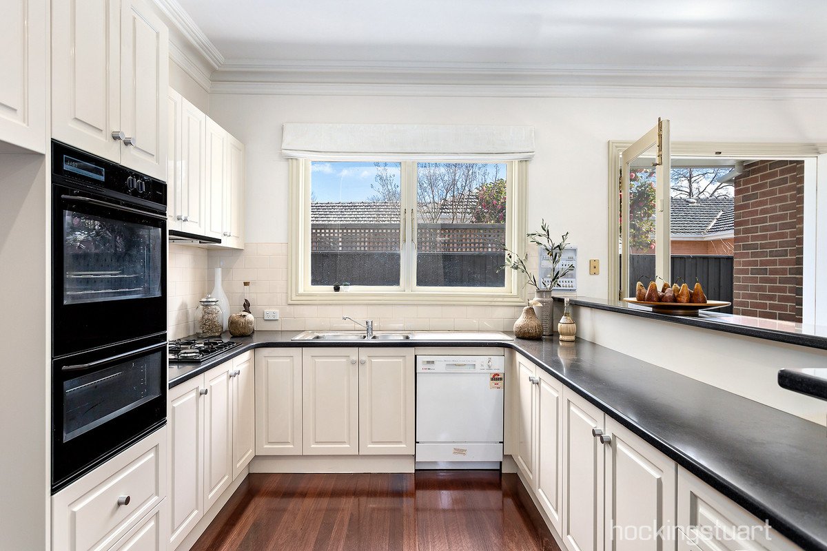 11 Chertsey Street, Surrey Hills image 5