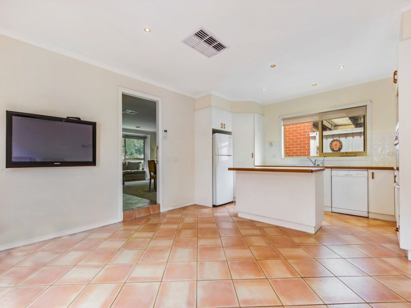 11 College Way, Burwood image 3