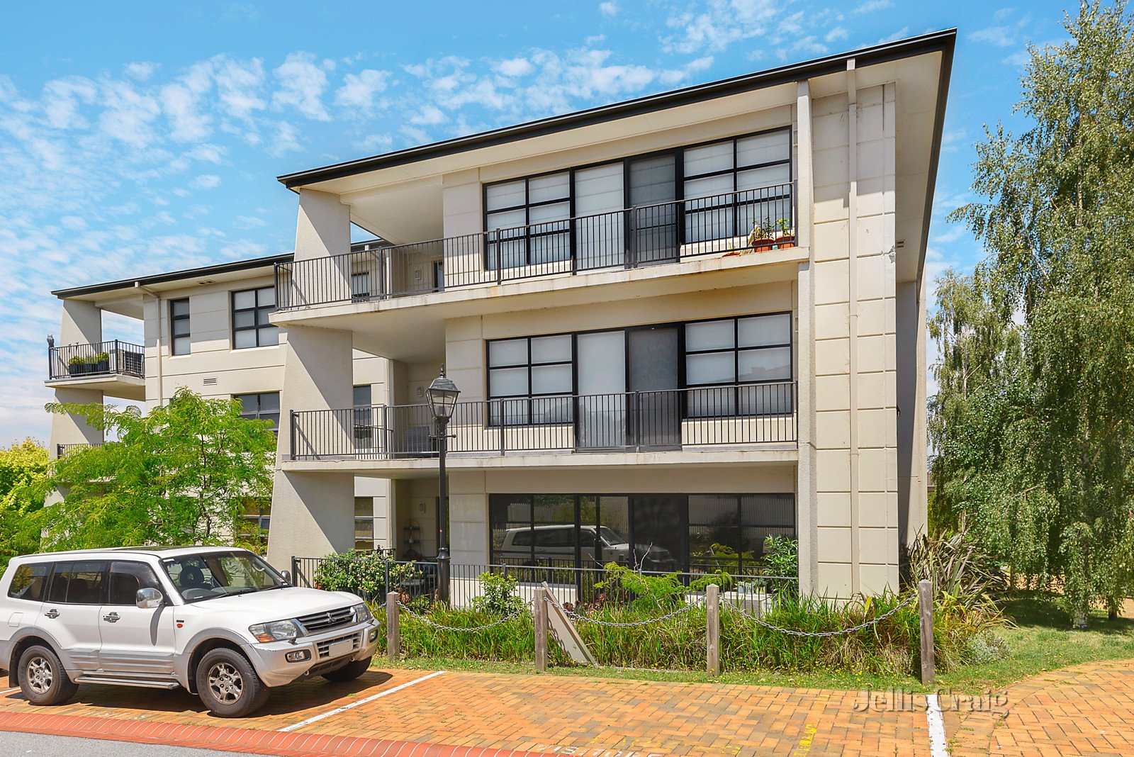 1/1 Conservatory Drive, Burwood image 6