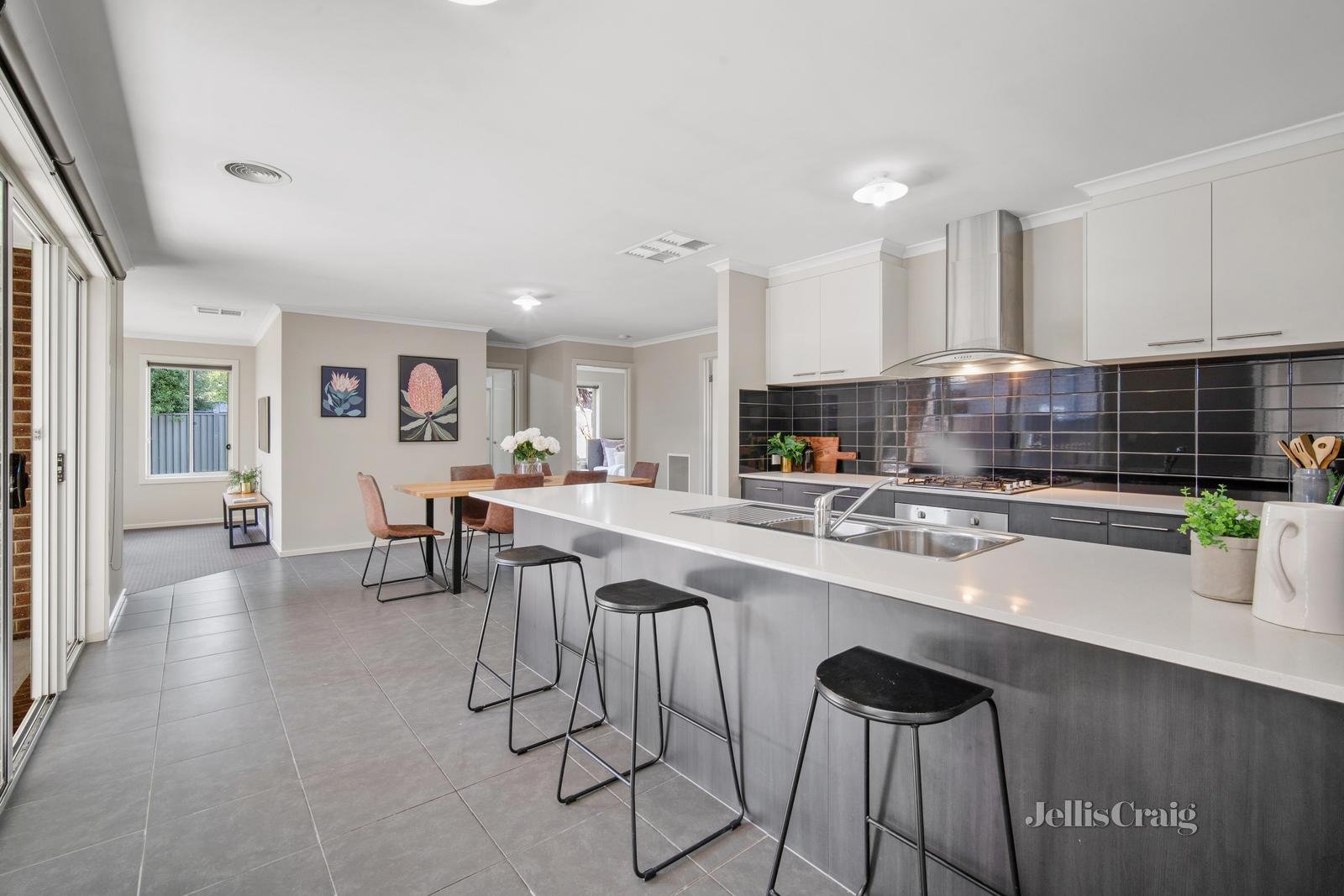 11 Craven Street, Lucas image 2