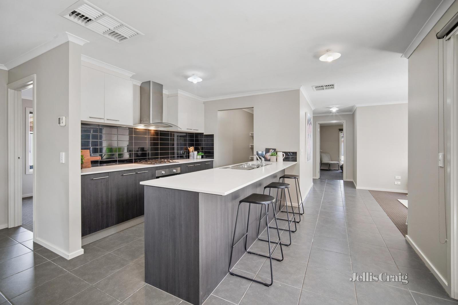 11 Craven Street, Lucas image 4