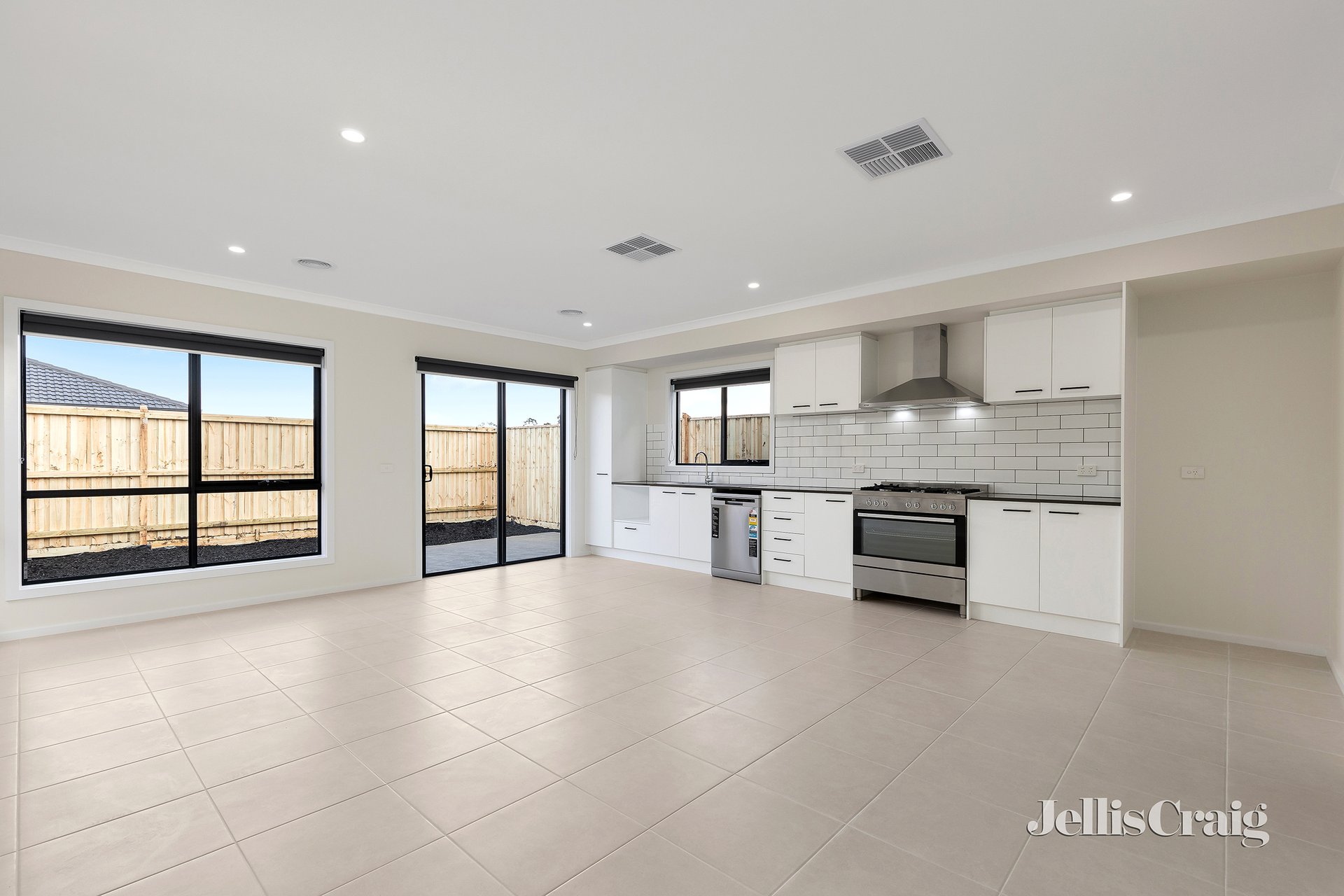 11 Croce Avenue, Wollert image 2