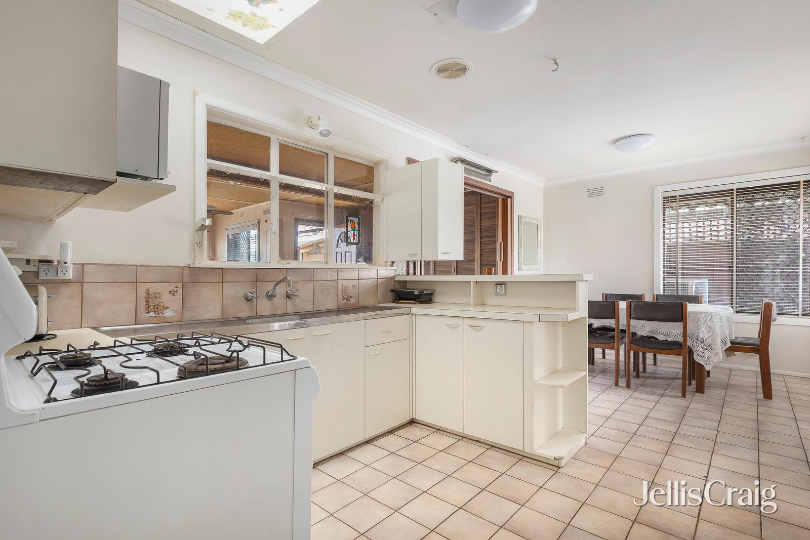 11 Curtin Court, Altona image 4