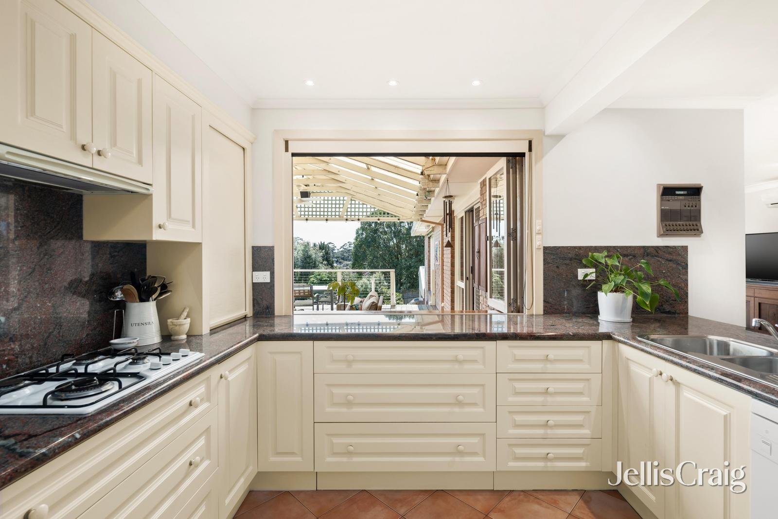 11 Daisy Street, Warranwood image 9