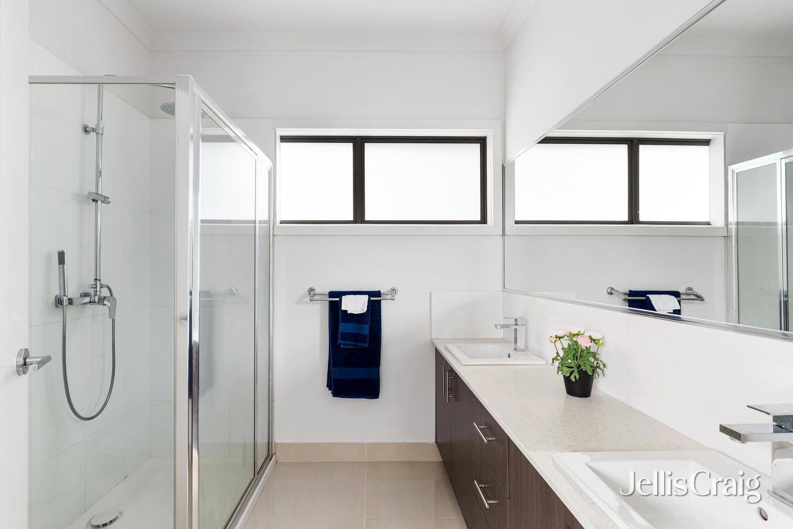 11 Diamond Boulevard, Greensborough image 4