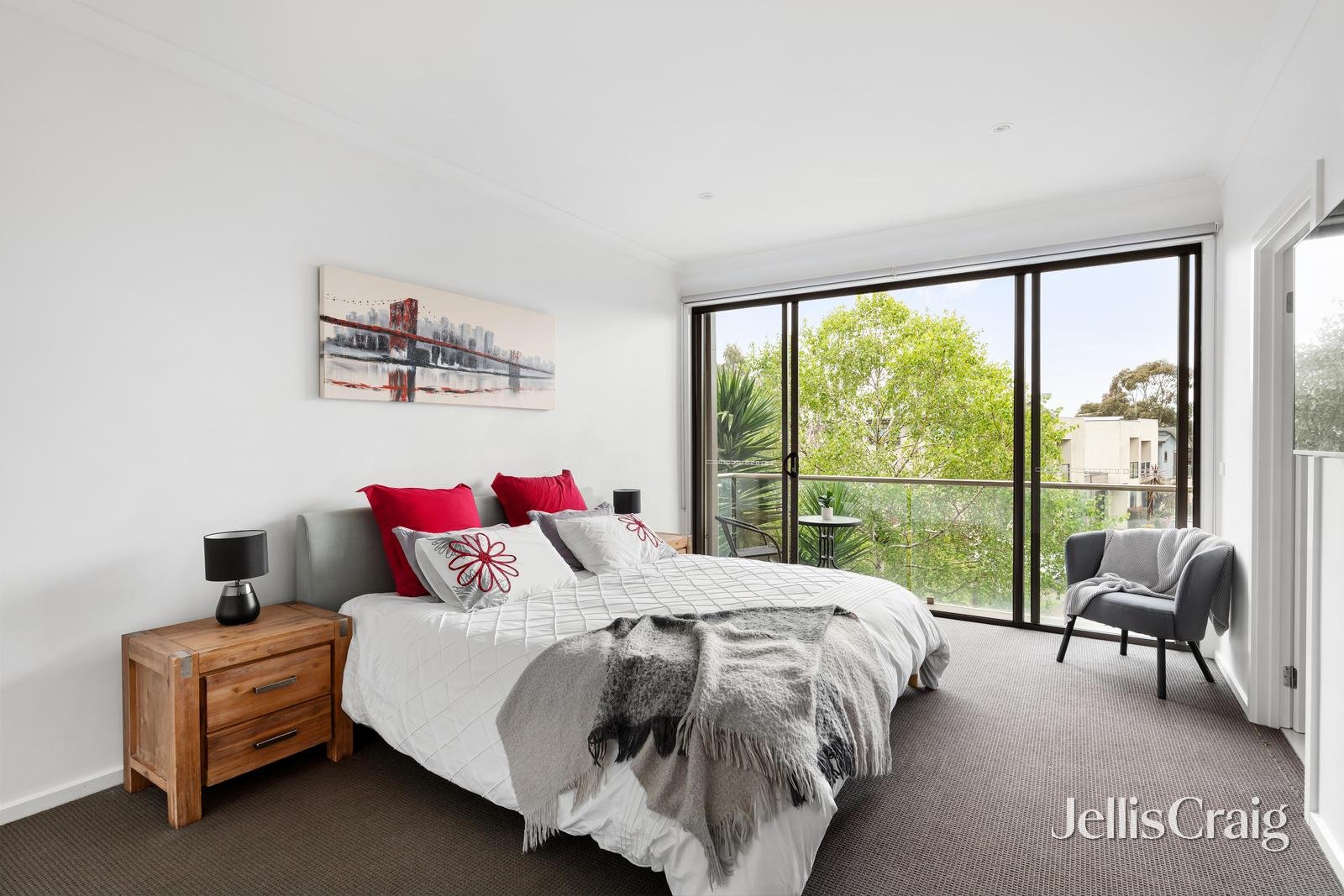 11 Diamond Boulevard, Greensborough image 5