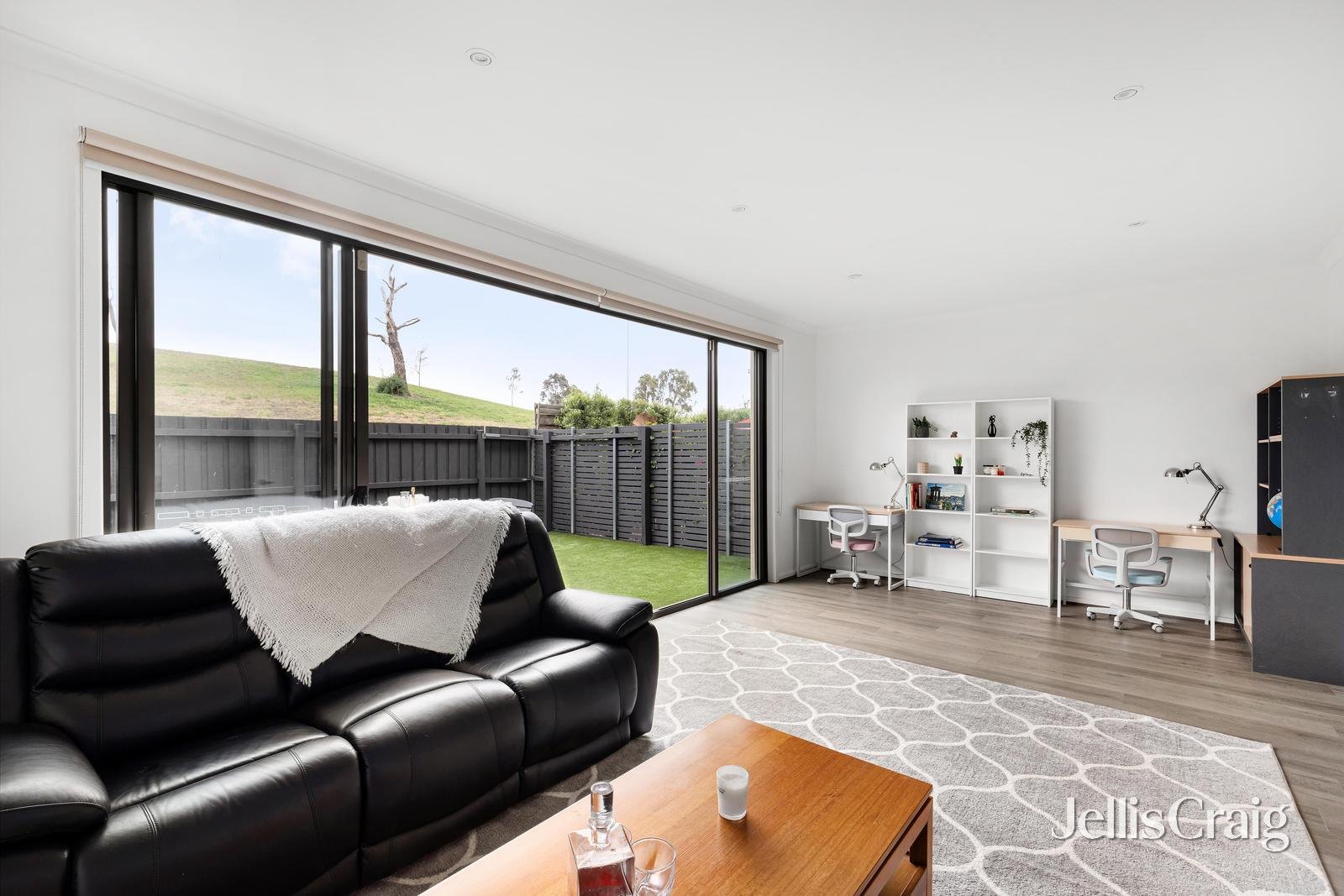 11 Diamond Boulevard, Greensborough image 6