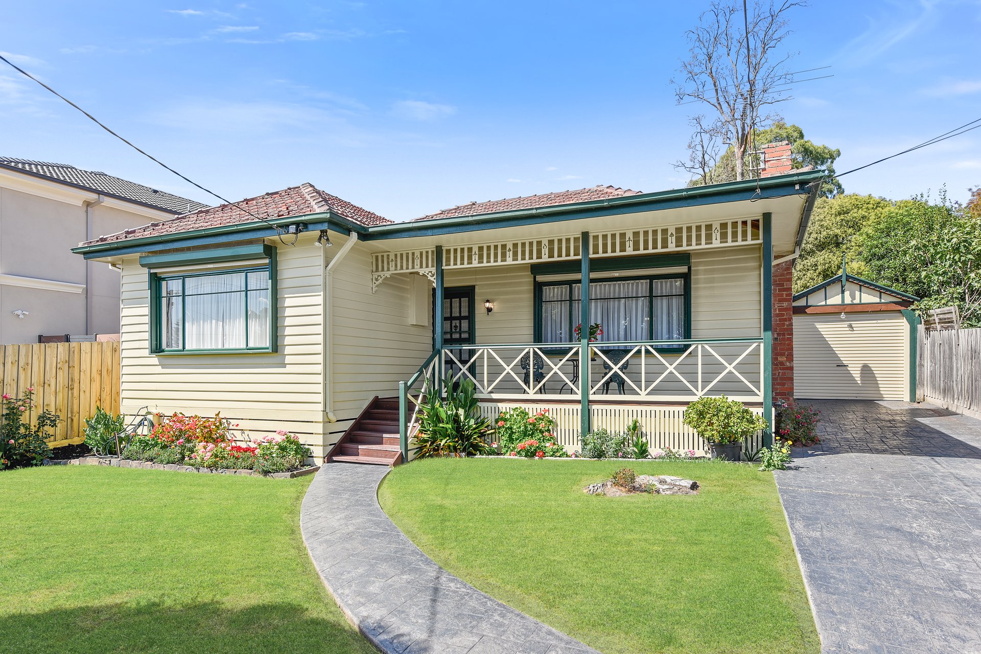 11 Dobell Street, Blackburn South image 1
