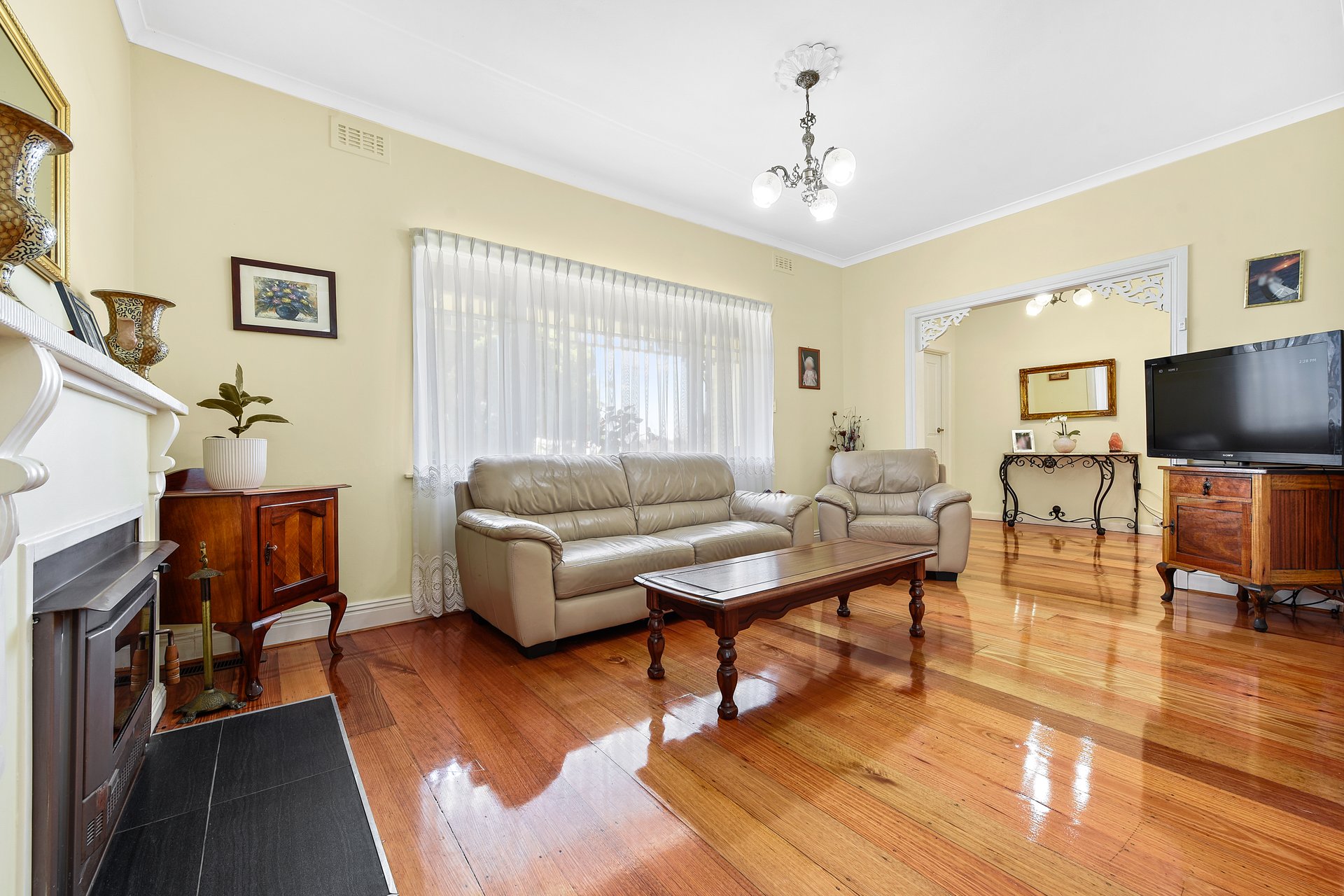 11 Dobell Street, Blackburn South image 4