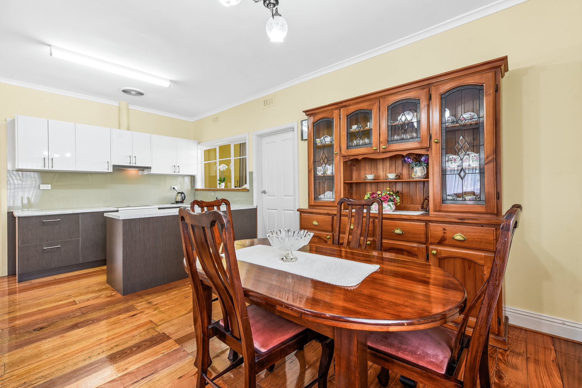 11 Dobell Street, Blackburn South image 8