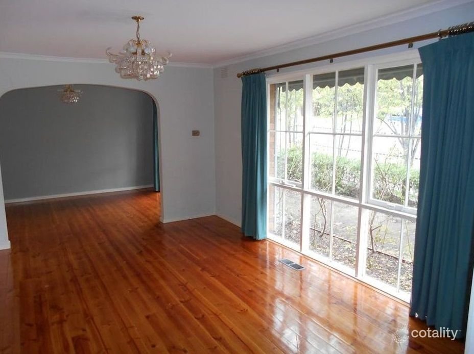 11 Doubell Close, Glen Waverley image 2