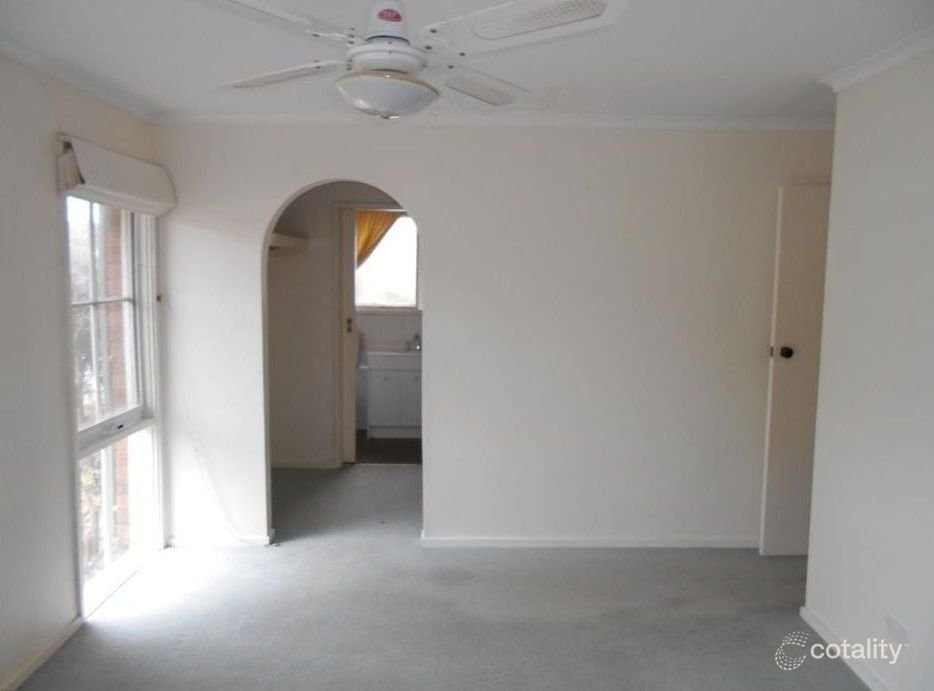 11 Doubell Close, Glen Waverley image 4