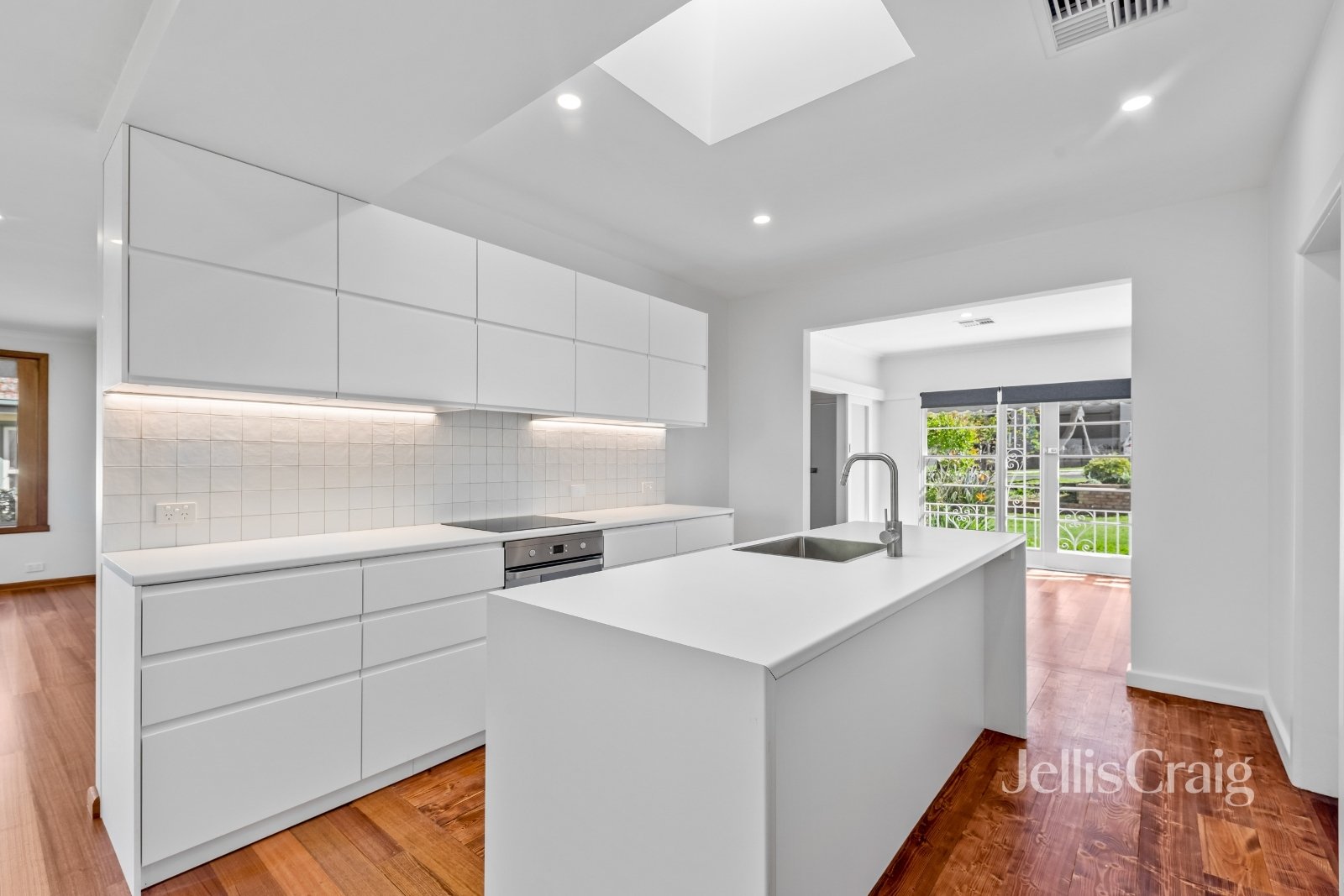 11 Douglas Street, Rosanna image 2