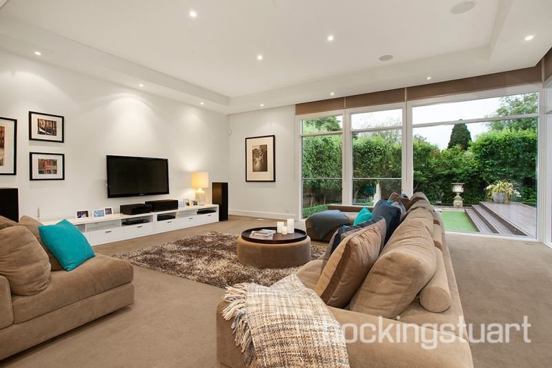11 Duggan Street, Balwyn North image 8