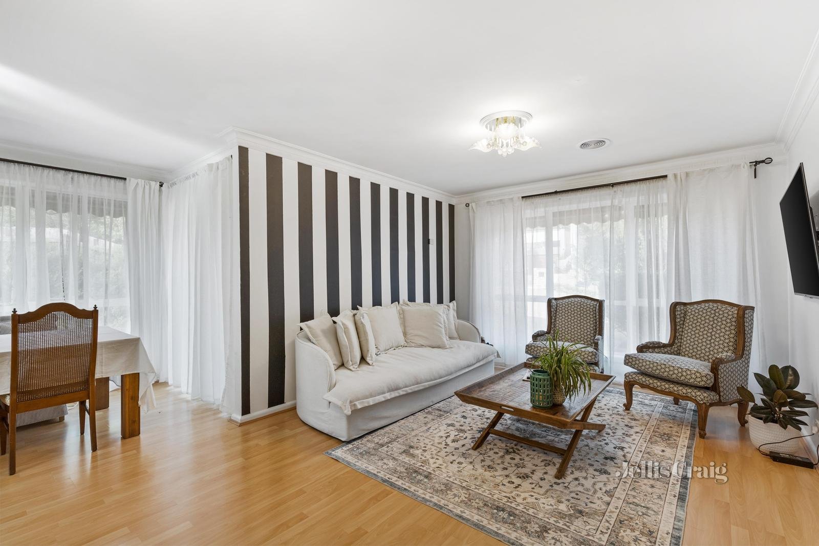 1/1 Emerald Street, Mount Waverley image 2
