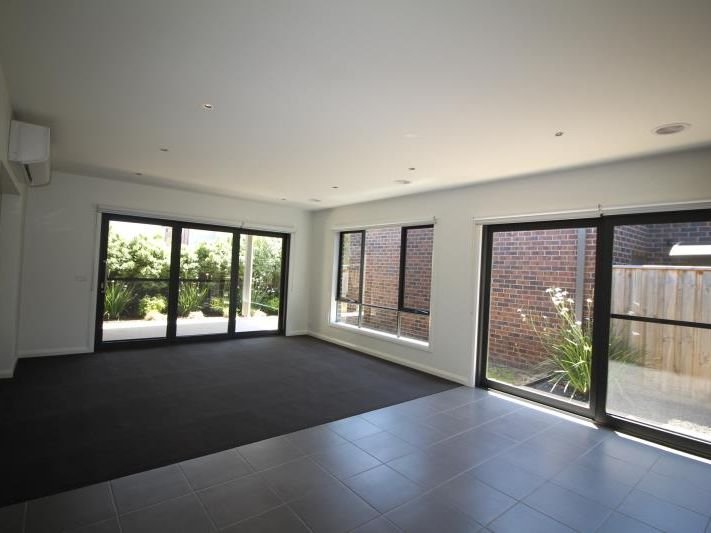 1/1 Evergreen Circuit, Ocean Grove image 2