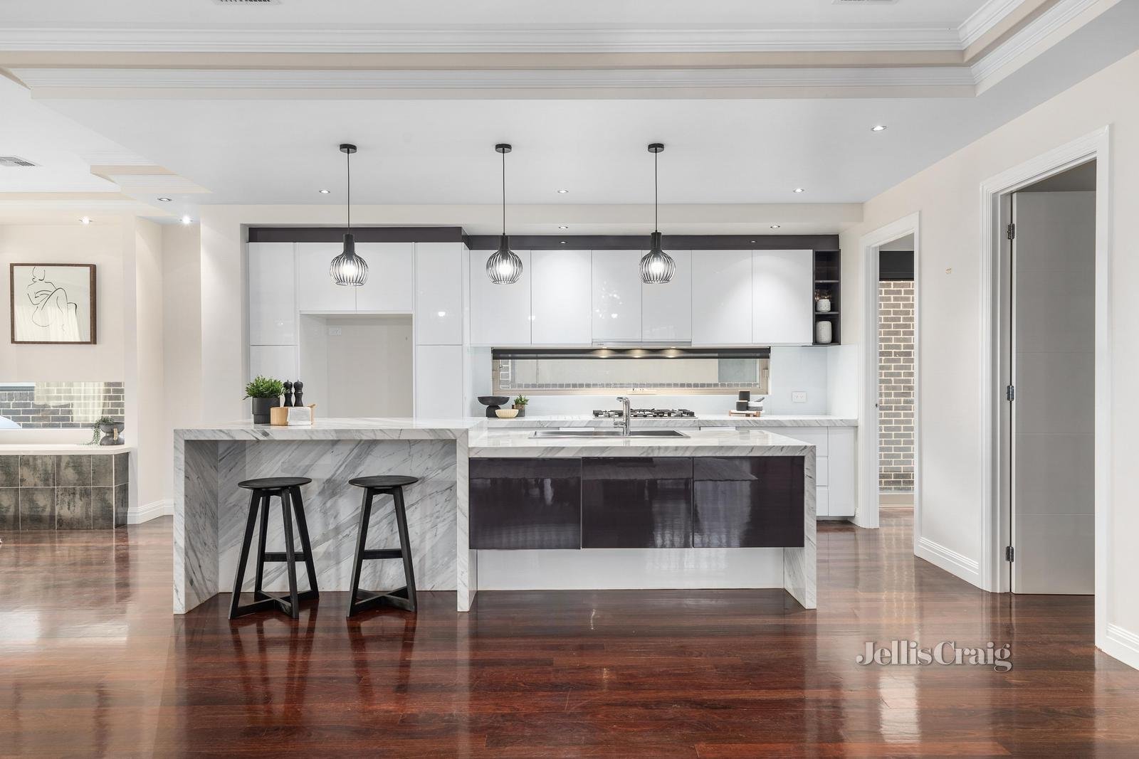 11 Fernhurst Drive, Glen Waverley image 3