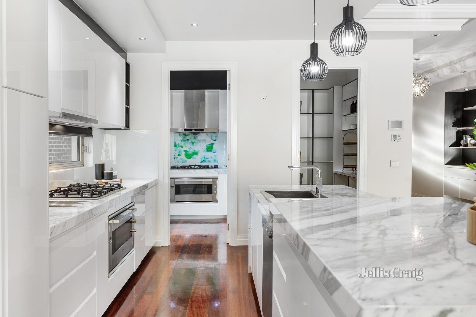 11 Fernhurst Drive, Glen Waverley image 4