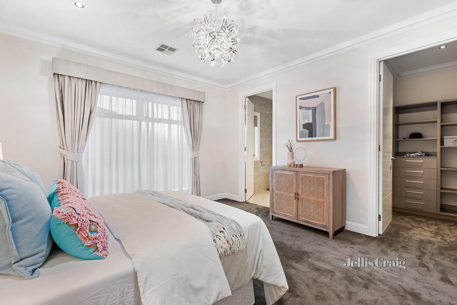 11 Fernhurst Drive, Glen Waverley image 14
